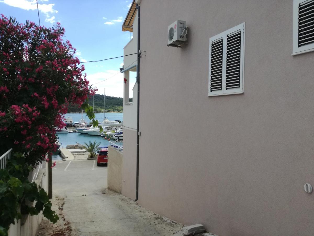 Apartments Nera Tisno Exterior foto