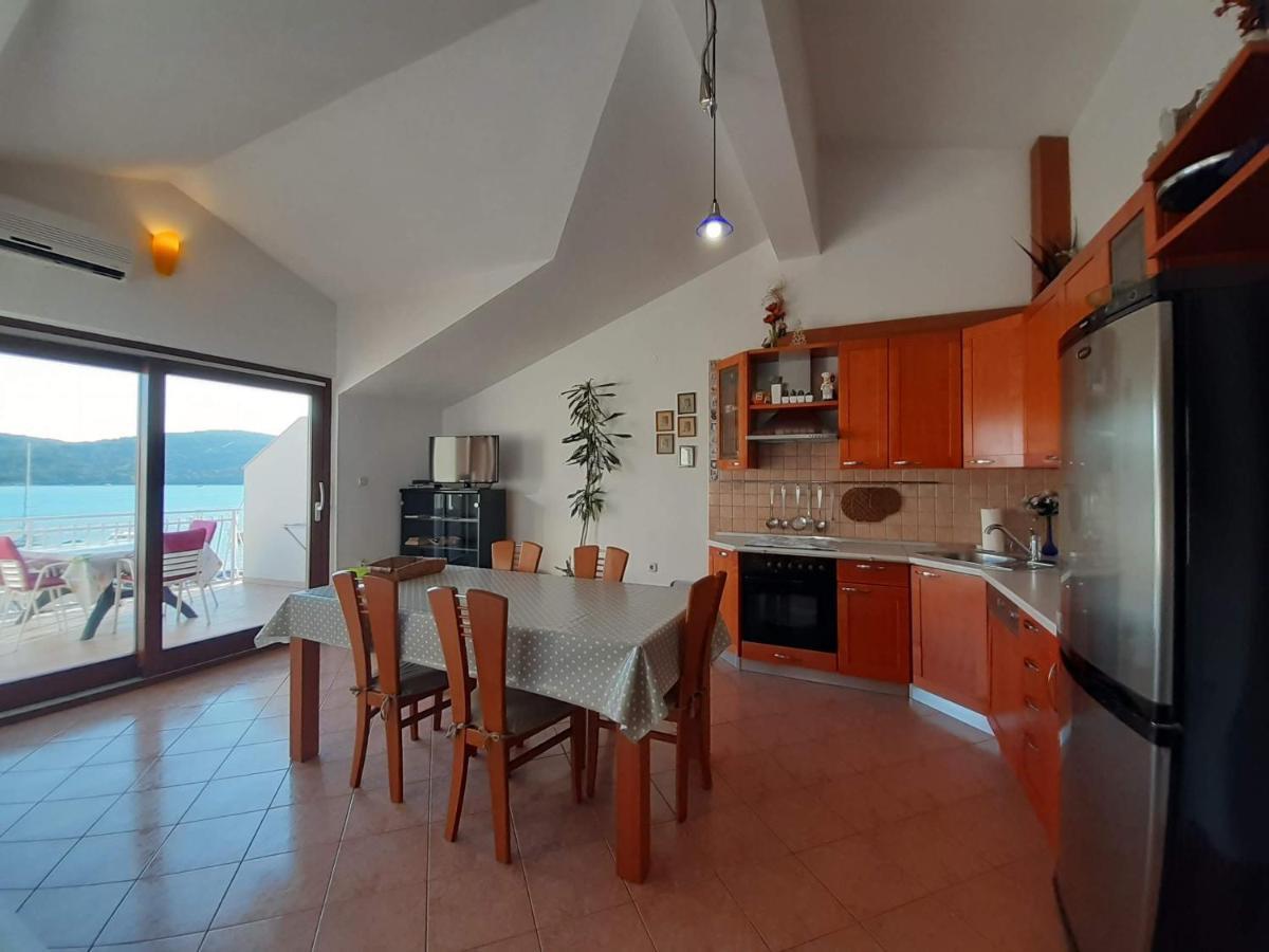 Apartments Nera Tisno Exterior foto